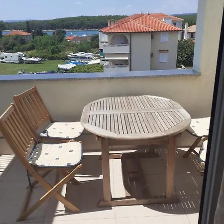 Vjera דירה פונאנט